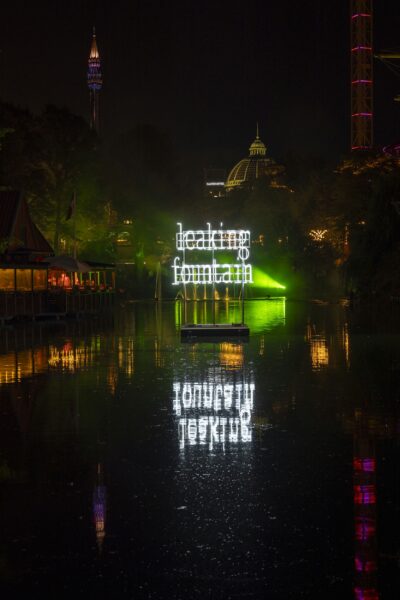 FOS, Leaking Fountain, 2018, neon, aluminium, courtesy of the artist, Etage Projects and CHART in Tivoli 2023. Photo by Jan Søndergaard(11)