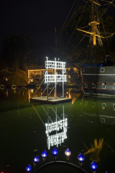 FOS, Leaking Fountain, 2018, neon, aluminium, courtesy of the artist, Etage Projects and CHART in Tivoli 2023. Photo by Jan Søndergaard(16)