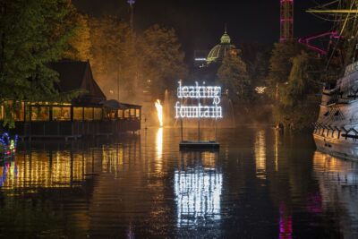 FOS, Leaking Fountain, 2018, neon, aluminium, courtesy of the artist, Etage Projects and CHART in Tivoli 2023. Photo by Jan Søndergaard(6)
